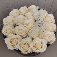 Кутия с ароматни сапунени рози , снимка 1 - Романтични подаръци - 39605764