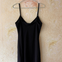 Малка черна сатенена рокля с регулиращи се презрамки 🖤, снимка 3 - Рокли - 44767043