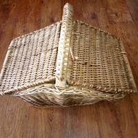 Стара голяма плетена кошница, снимка 1 - Други стоки за дома - 36396797