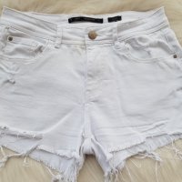 Бели дънкови панталони размер С-М, снимка 3 - Къси панталони и бермуди - 36661941