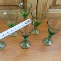 Стъклени чаши чашки цветно зелено стъкло, снимка 3 - Антикварни и старинни предмети - 36680358