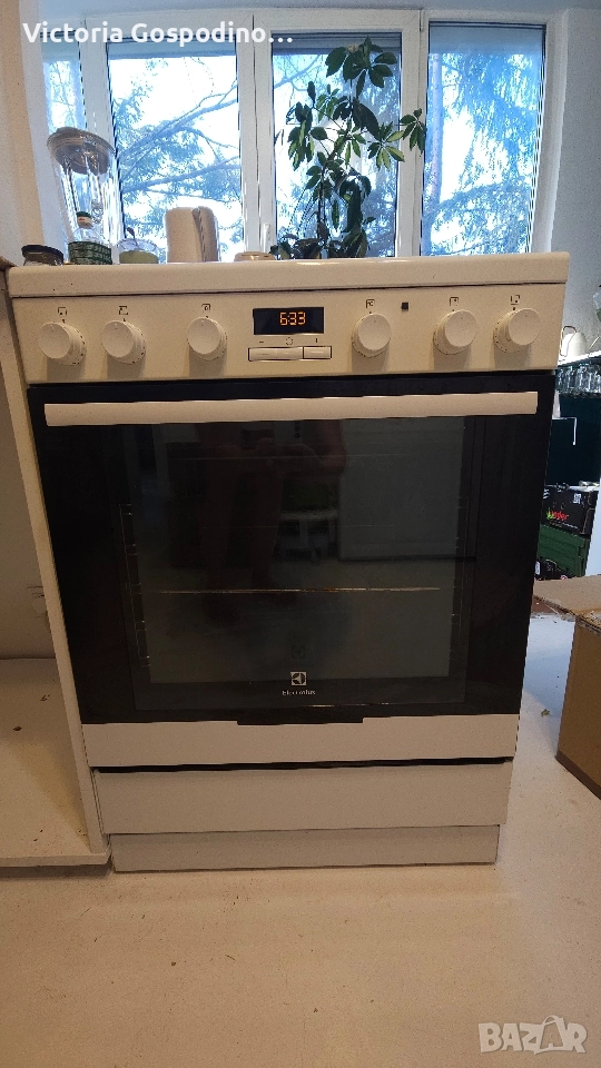 Свободностояща печка с керамични котлони electrolux, снимка 1