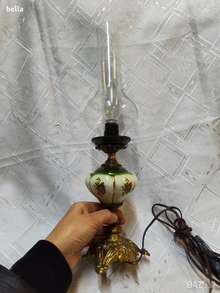 Антикварна лампа –месинг и порцелан, снимка 1