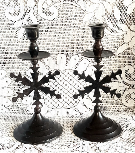 Чифт старинни метални свещници , снимка 1
