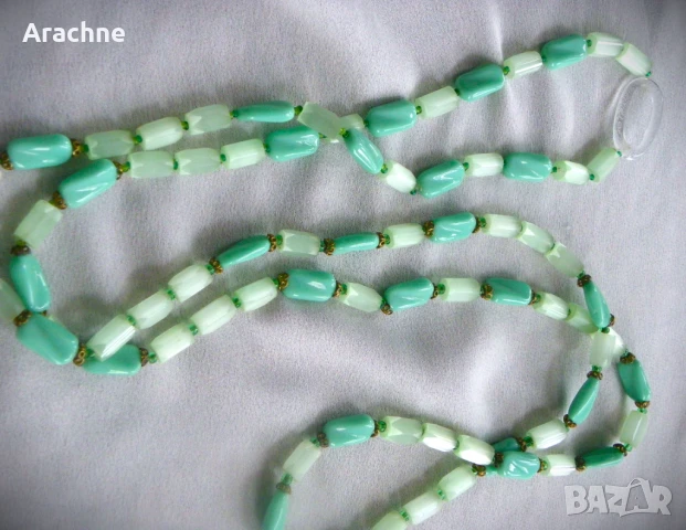 Антикварно колие с ураново и "заскрежено"стъкло,50те на ХХв., снимка 4 - Колиета, медальони, синджири - 50461861