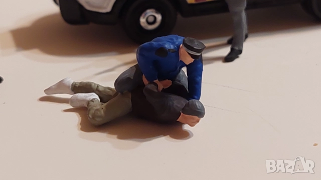 Комплект Арест в мащаб 1-64 , снимка 6 - Колекции - 52770221