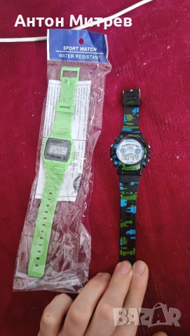 Продавам 2 броя нови електронни часовника