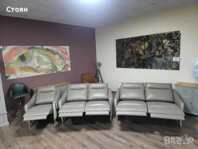 Бежов комплект кожени дивани с фотьойл с ел релакс механизъм, снимка 2 - Дивани и мека мебел - 40628344