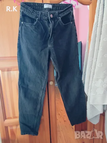 Дамски черни дънки Bershka, размер 36 (S), снимка 3 - Дънки - 55904265