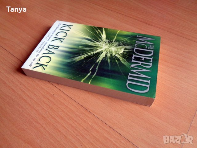 Книга, английски език, Val McDermind "Kick Back", снимка 2 - Художествена литература - 31402693