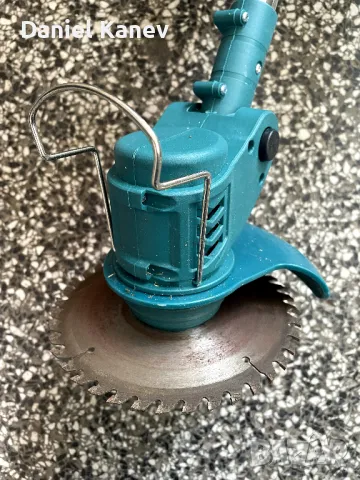 Немски Акумулаторен Тример Stahl Mayer за Трева с Два Броя Батерия и Зарядно, снимка 4 - Други инструменти - 50378037