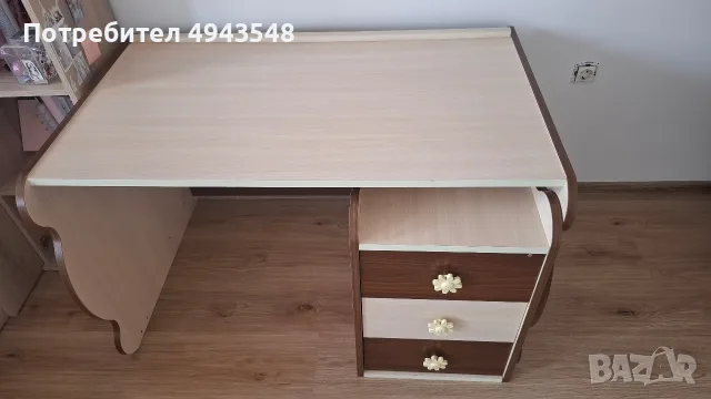 Ученическо бюро и легло., снимка 3 - Мебели за детската стая - 55992993