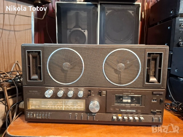 Продава се касетофон Grundig RR2000. 