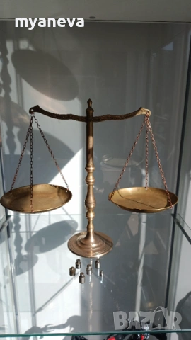 Vintage, бронзова, златарска или аптекарска везна с теглилки. 