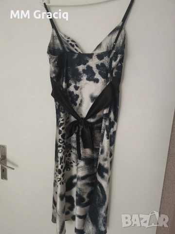 Сатенена рокля S, M размер , снимка 3 - Рокли - 54218633