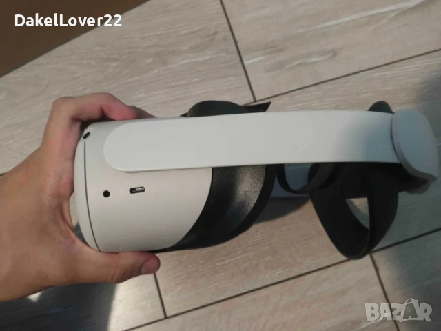 Meta Quest 2 (Oculus) 128GB + Elite Strap + Калъфи. Перфектен!, снимка 4 - Други игри и конзоли - 54245636