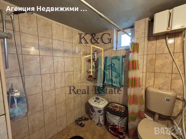 Едноетажна тухлена на гредоред къща в с. Осенец , снимка 7 - Къщи - 49890630