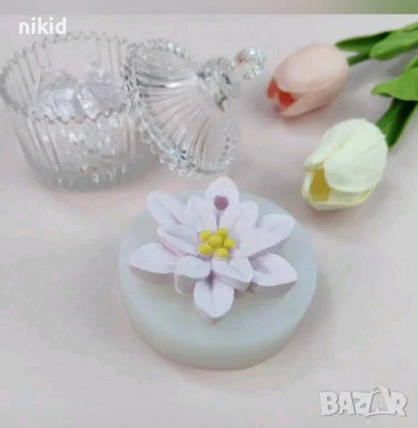 Цвете тип Лотус Коледна звезда с дупка силиконов молд форма фондан смола шоколад гипс декор, снимка 3 - Форми - 50623402