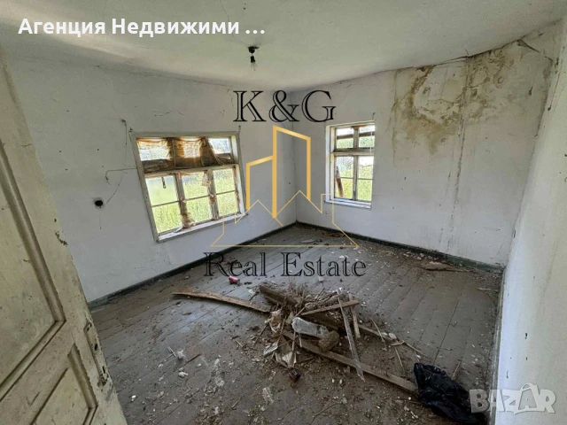 Двуетажна тухлена на гредоред къща в с. Осенец , снимка 2 - Къщи - 50970192