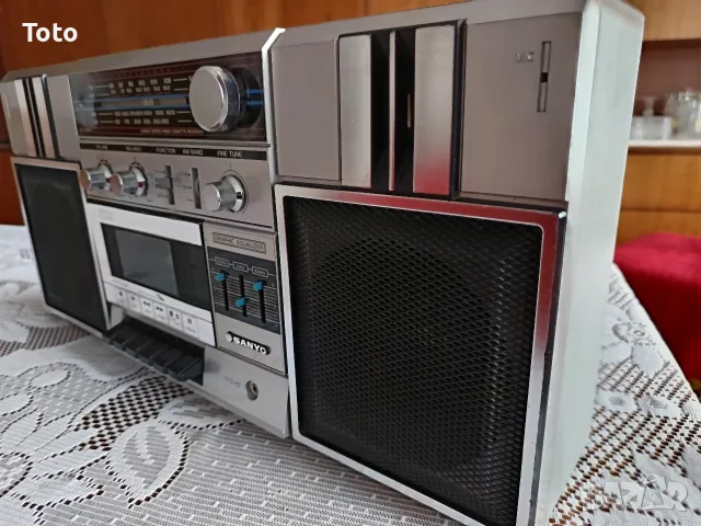 Радиокасетофон Sanyo M 9813L, снимка 3 - Радиокасетофони, транзистори - 56272673