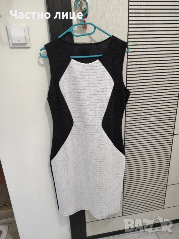 Продавам ластична рокля в черно и бяло размер М 