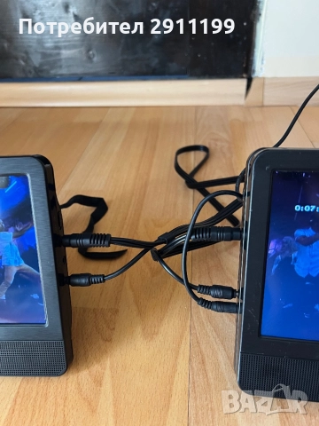 DVD плеър с два екрана , снимка 4 - Плейъри, домашно кино, прожектори - 51777485