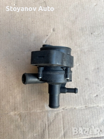 Допълнителна водна помпа Mercedes-Benz