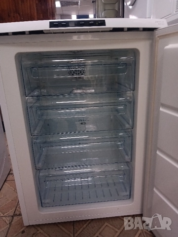 Като нов малък фризер Аег Aeg No Frost с две години гаранция!, снимка 2 - Фризери - 52384667