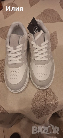 продавам маратонки 