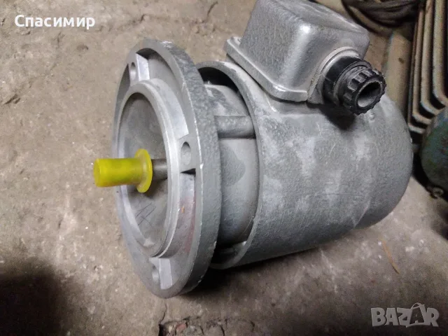 Ел двигател 300 w на 2850 обр трифазен фланцови български , снимка 5 - Електродвигатели - 56155092