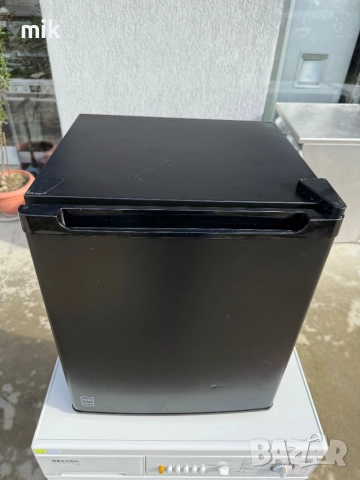 Черен минибар - малък хладилник , снимка 4 - Хладилници - 52373311