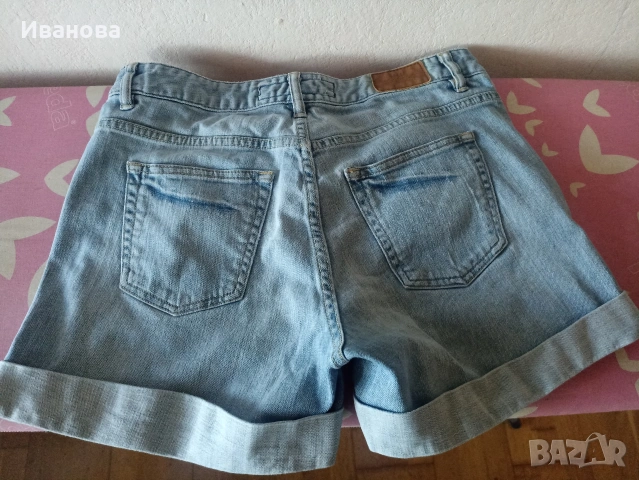 Дамски къси дънки HM, снимка 2 - Къси панталони и бермуди - 54321509