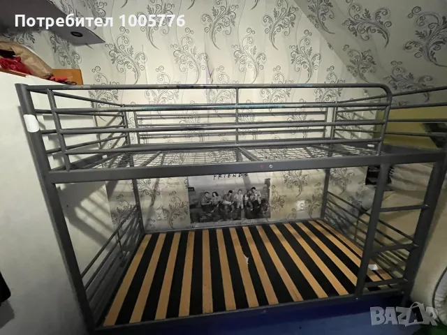 Подарявам метално двуетажно легло 90/200см. без матраци