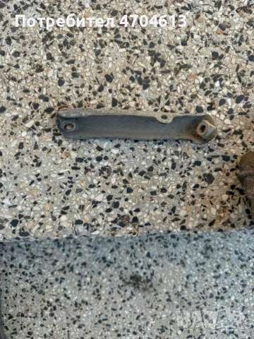 Планка за захвата на тампона на скоростната кутия на Ауди Audi A8 D4 H4 само за 20Eur. 4h0399403е