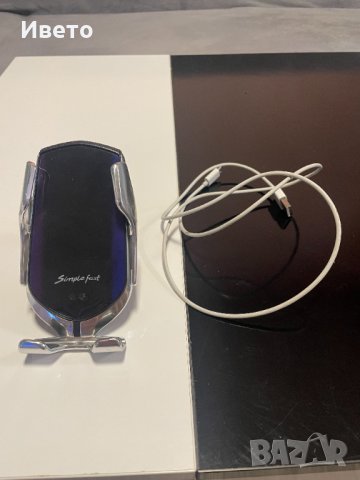 Стойка за телефон в кола