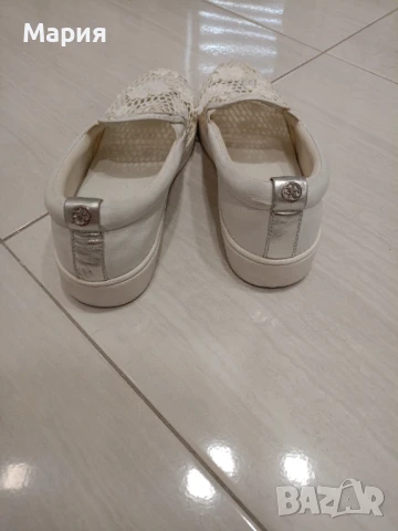Обувки Guess, снимка 3 - Дамски ежедневни обувки - 51407513