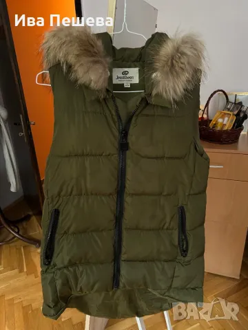 Елек с естествен пух качулка, снимка 2 - Елеци - 50049534