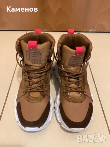 Ефектни спортни обувки от дамска серия - FILA Desert Boot, снимка 9 - Маратонки - 54120732