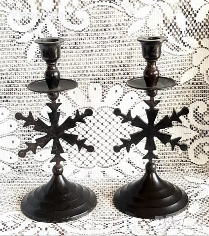 Чифт старинни метални свещници 