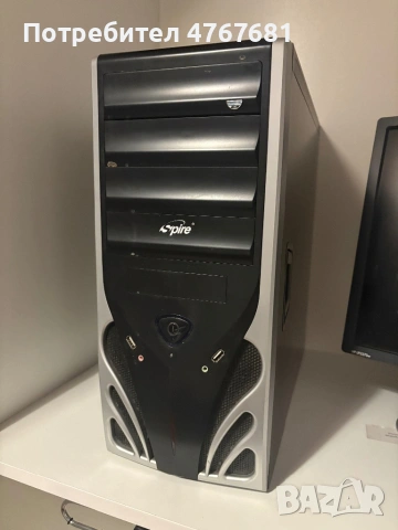 Стар компютър и монитор