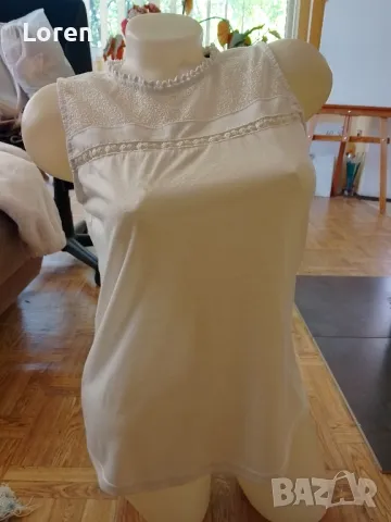 Бяла блузка с дантела отгоре