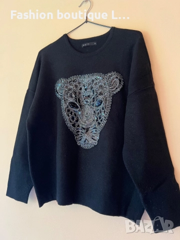 Дамска черна блуза с нашивка тигър и пайети М размер на марката MOHITO 🖤🖤🖤, снимка 4 - Блузи с дълъг ръкав и пуловери - 51579252