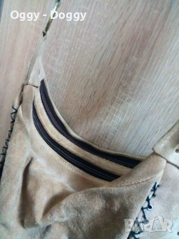 Дамска чанта от велур, снимка 4 - Чанти - 52482401