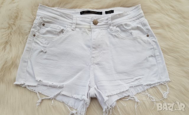 Бели дънкови панталони размер С-М, снимка 3 - Къси панталони и бермуди - 36661941
