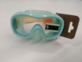 Очила/маски  подходяща за плуване в басейн или открити води, както и за триатлон. Непропускливостта 