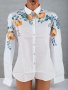 Бяла дамска памучна риза с флорални мотиви марка Gazoil , снимка 1 - Ризи - 31578551