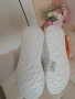 Белите маратонки на платформа с декоративни камъчета са от марката "Carolie", снимка 4