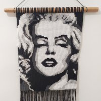 Ръчно изработено макраме пано с портрет на Мерилин Монро, снимка 11 - Декорация за дома - 42872415