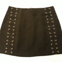 Къса пола черна Н&М с капси и кръстосани връзки, изпечена материя , с цип на гърба, снимка 3 - Поли - 37414559