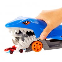 HOT WHEELS TRUCKS Shark Bite™ Акула автовоз за 5 колички GVG36, снимка 1 - Коли, камиони, мотори, писти - 38000416